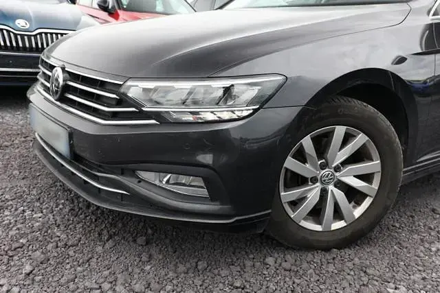 Gebraucht VW Passat Business 120 PS (88 kW) 2020 Mangangrau metallic mangangrau metallic Limousine