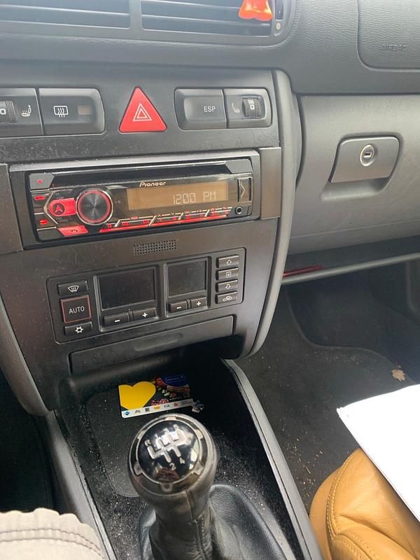 Second-hand Audi A3 101 CP (74 kW) 1999 Albastru Hatchback