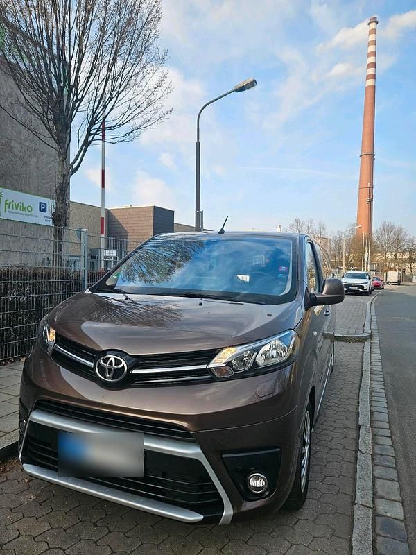 Gebraucht Toyota Proace Verso 122 PS (89 kW) 2020 Braun Kombi