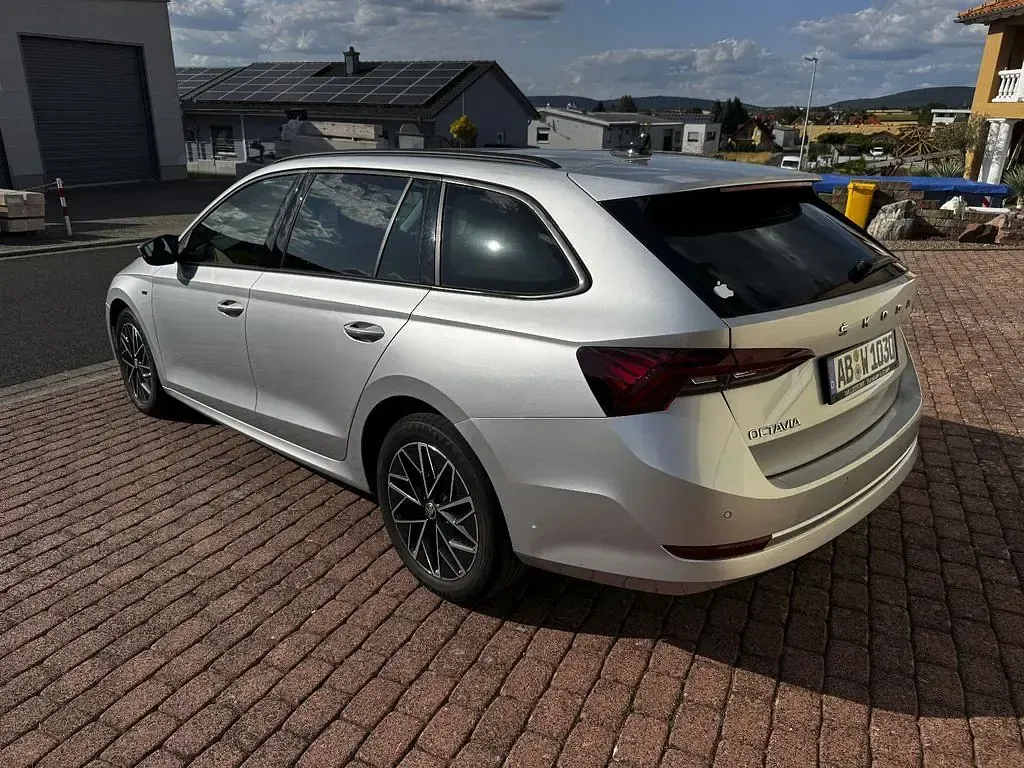 Gebraucht Skoda Octavia Clever 150 PS (110 kW) 2022 Silber Kombi