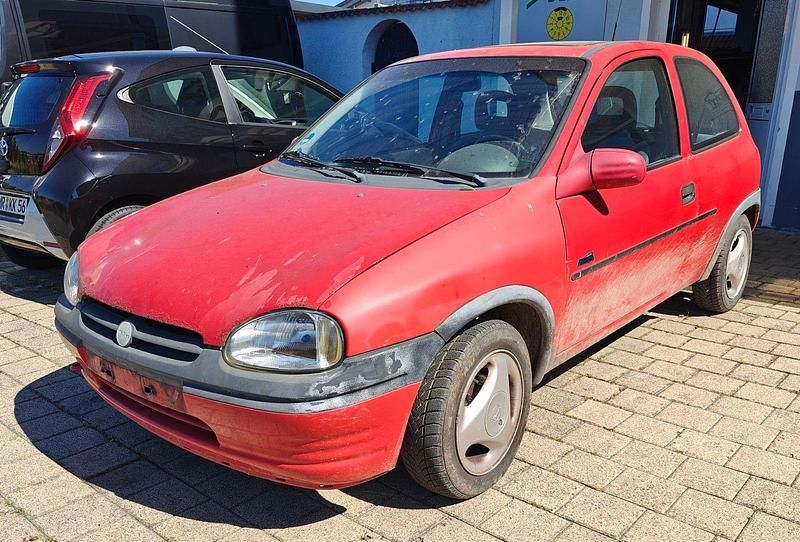 Rot Gebraucht 1996 Opel Corsa Limousine | 300 € (Superpreis) - Bild 1/4