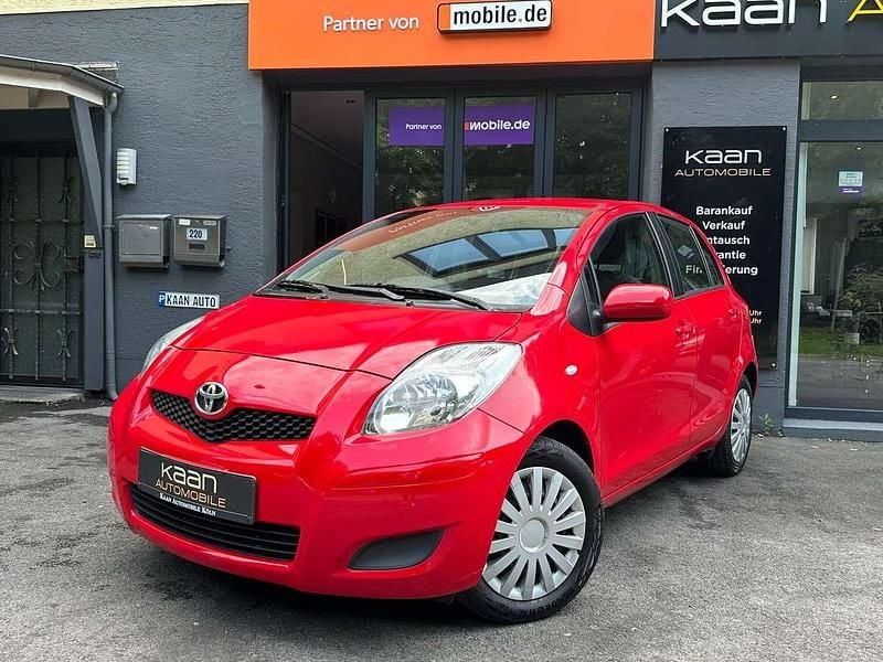 Super red v Gebraucht 2009 Toyota Yaris Sol Kleinwagen | 6.900 € (Teuer) - Bild 1/4