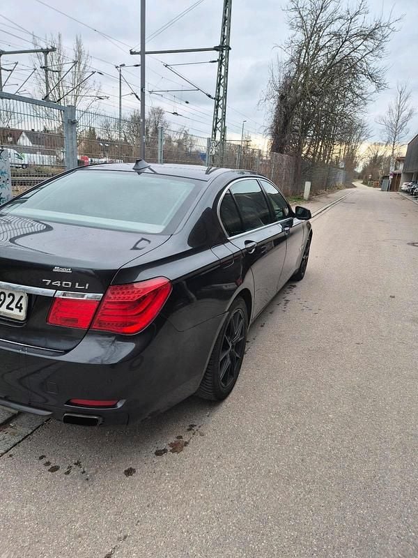 Gebraucht BMW 740L 320 PS (235 kW) 2012 Grau Limousine