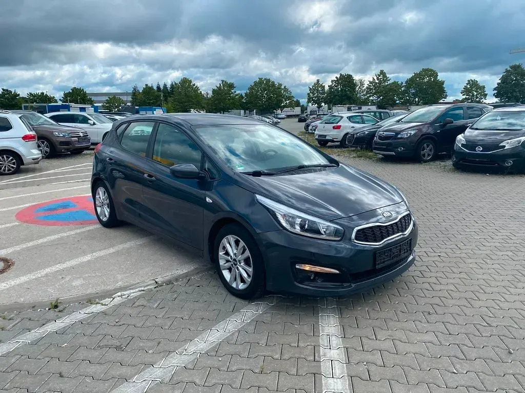 Gebraucht Kia Ceed Edition 7 99 PS (72 kW) 2016 Kleinwagen