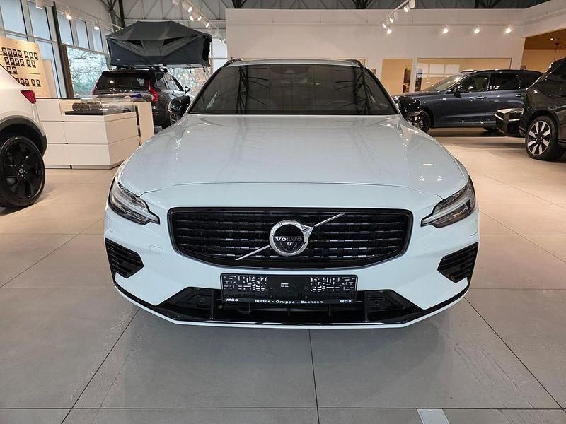Gebraucht Volvo V60 R-Design 253 PS (186 kW) 2021 Ice white / solid Kombi