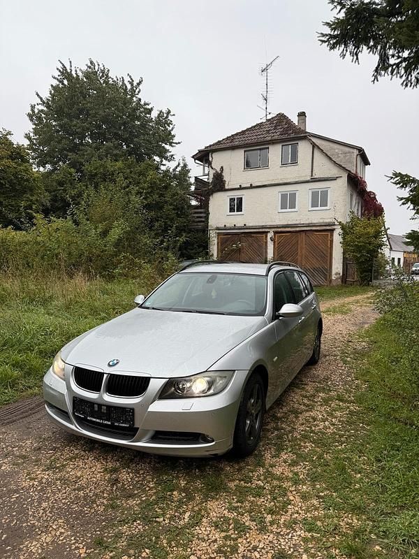 Silber Gebraucht 2008 BMW 320 Advantage Kombi | 2.500 € (Superpreis) - Bild 1/4
