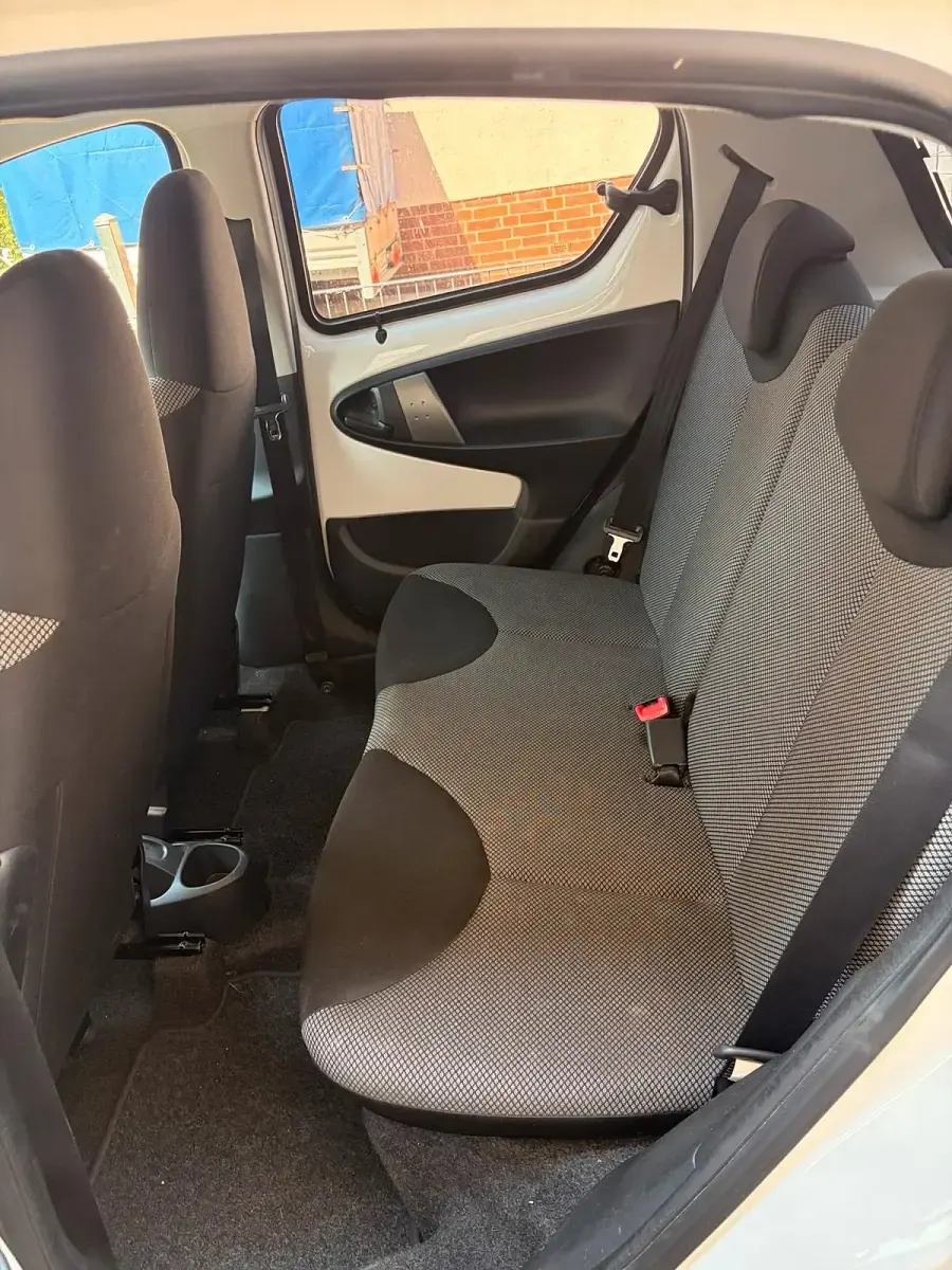 Gebraucht Toyota Aygo 69 PS (50 kW) 2014 Weiß Kleinwagen