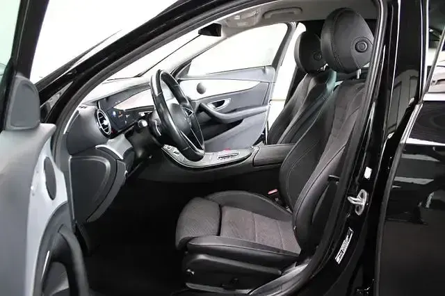 Gebraucht Mercedes E300 Avantgarde 306 PS (225 kW) 2022 Schwarz Limousine