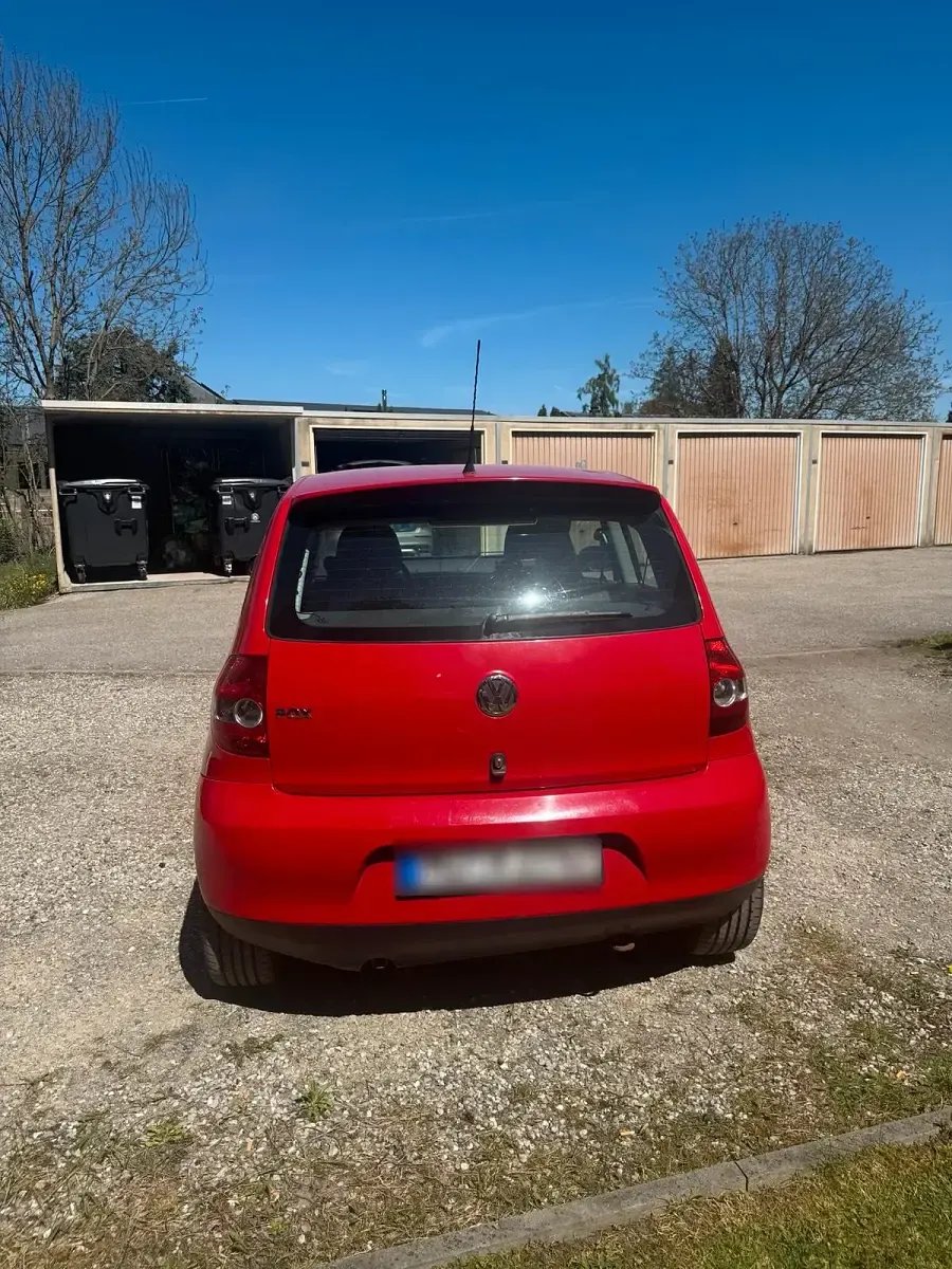 Gebraucht VW Fox 54 PS (39 kW) 2010 Rot Kleinwagen