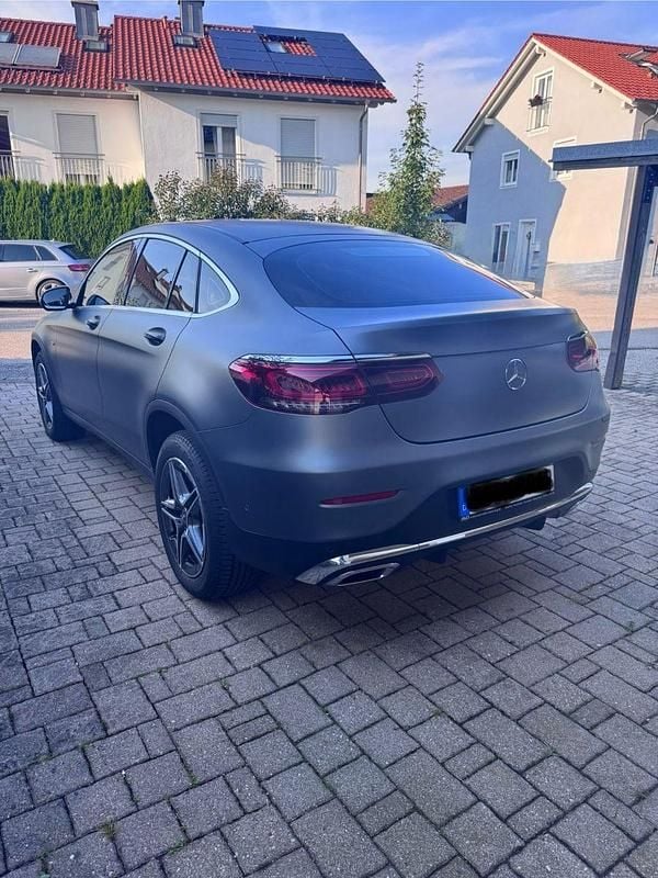 Gebraucht Mercedes GLC300e AMG line 211 PS (155 kW) 2021 Grau Coupé