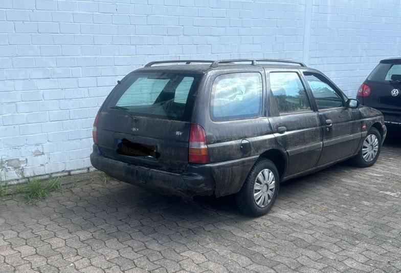 Schwarz Gebraucht 2000 Ford Escort Kombi | 600 € (Guter Preis) - Bild 1/4