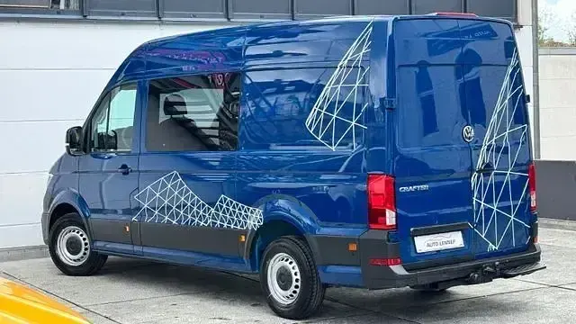 Gebraucht VW Crafter 140 PS (102 kW) 2022 Deep ocean blue Van