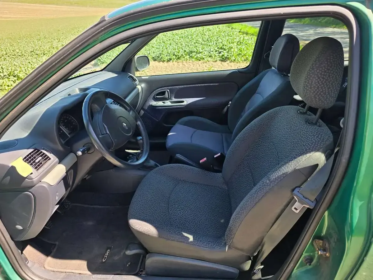Gebraucht Renault Clio II 75 PS (55 kW) 2002 Grün Kleinwagen