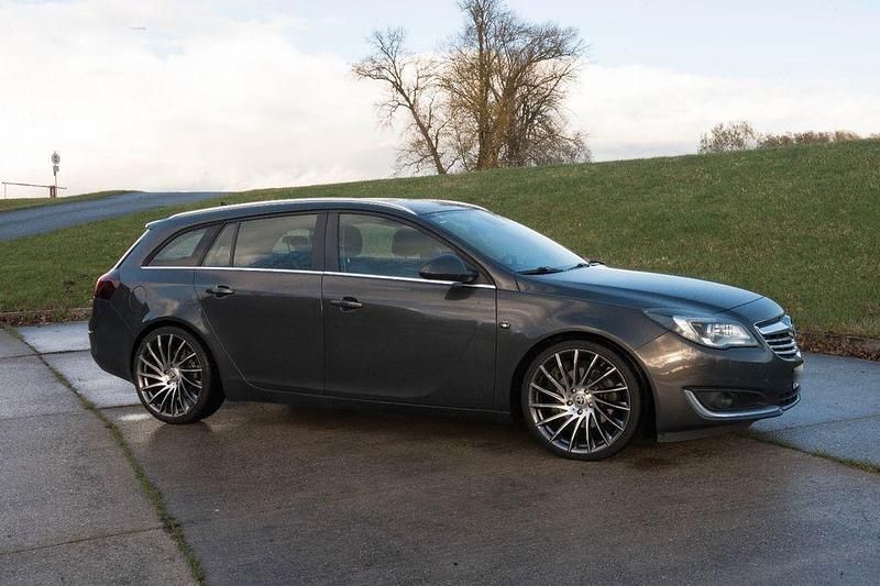 Gebraucht Opel Insignia Edition 194 PS (142 kW) 2014 Grau Kombi