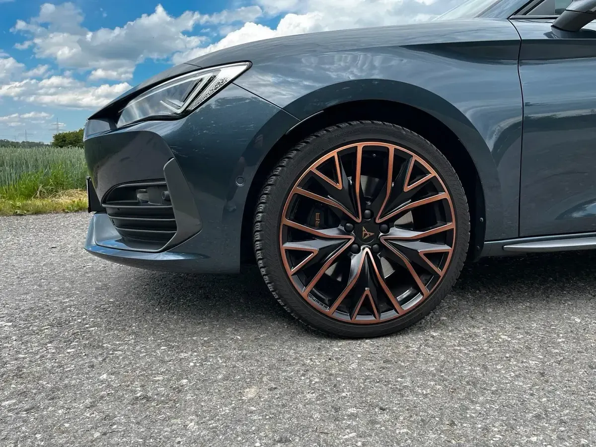 Gebraucht Cupra Leon VZ 245 PS (180 kW) 2023 Blau Kombi