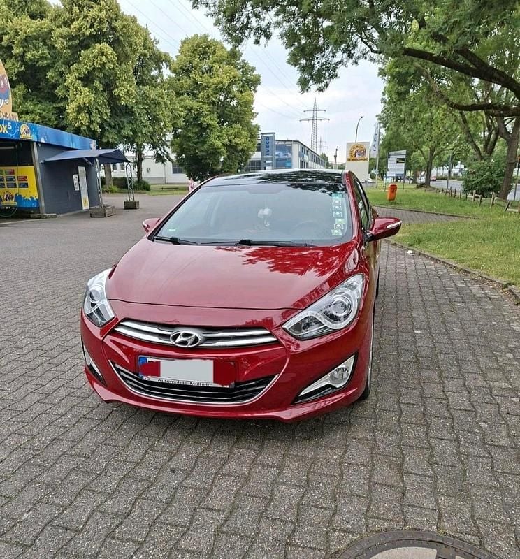 Gebraucht Hyundai i40 132 PS (97 kW) 2013 Rot Limousine