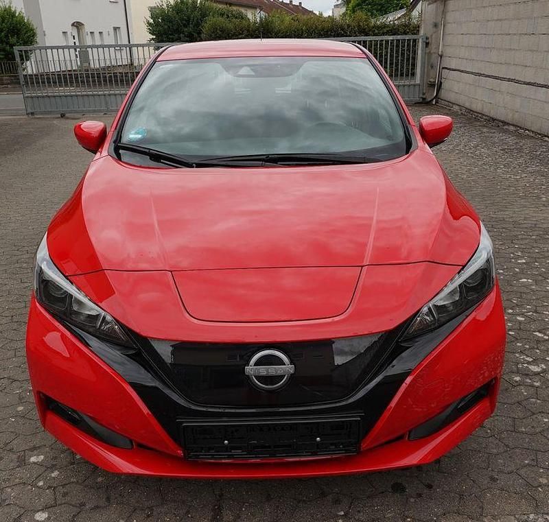 Gebraucht Nissan Leaf Acenta 110 kW (150 PS) 2023 Rot Kleinwagen