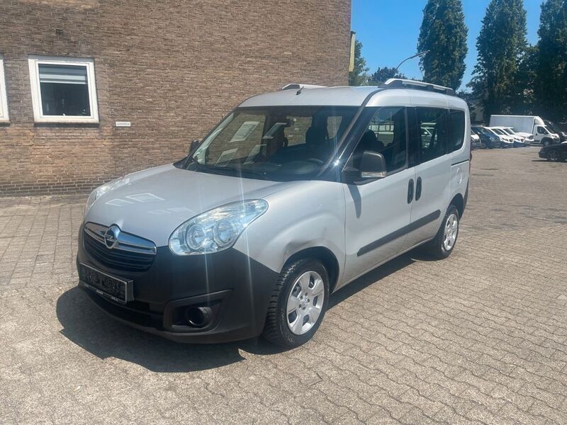 Silber Gebraucht 2017 Opel Combo Van / Kleinbus | 7.990 € (Fairer Preis) - Bild 1/4