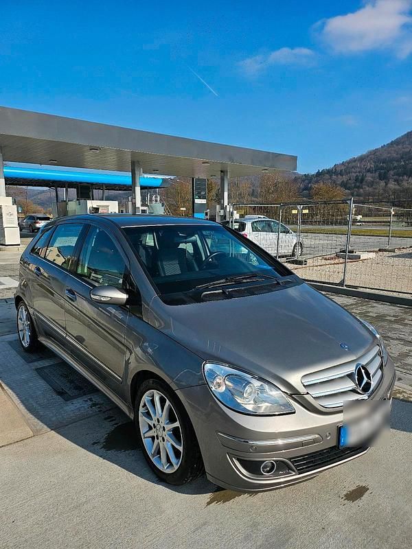 Gebraucht Mercedes B180 109 PS (80 kW) 2005 Gold Van / Kleinbus