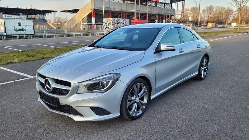 Silber Gebraucht 2014 Mercedes CLA220 Limousine | 11.900 € (Fairer Preis) - Bild 1/4