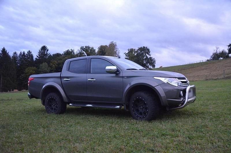 Gebraucht Mitsubishi L200 181 PS (133 kW) 2016 Andere farben Pickup