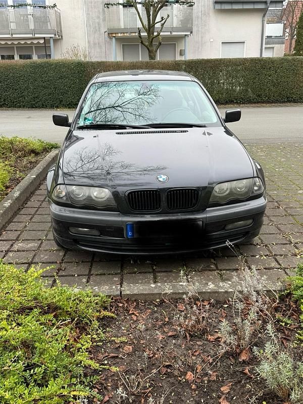 Blau Gebraucht 1998 BMW 320 Limousine | 2.890 € (Fairer Preis) - Bild 1/4