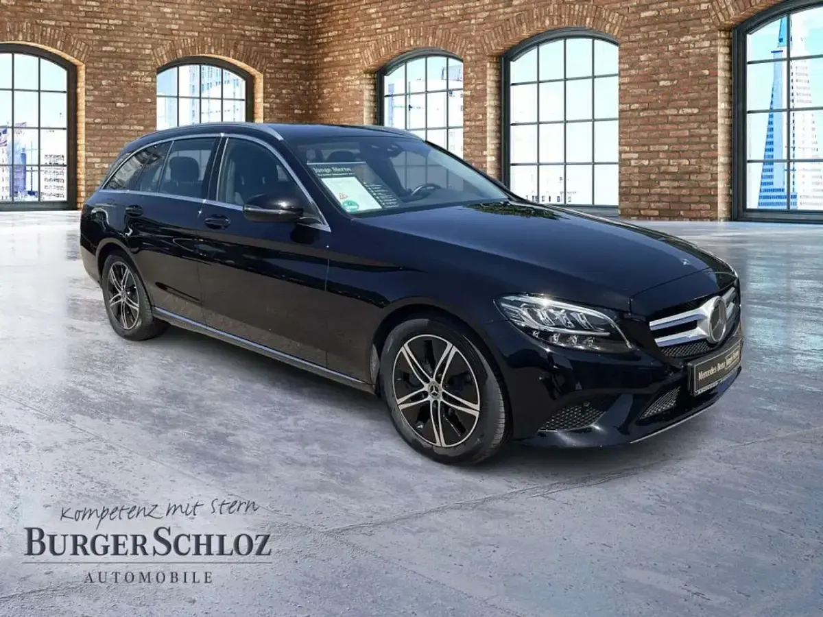 Gebraucht Mercedes C300 245 PS (180 kW) 2021 Unilack schwarz Kombi