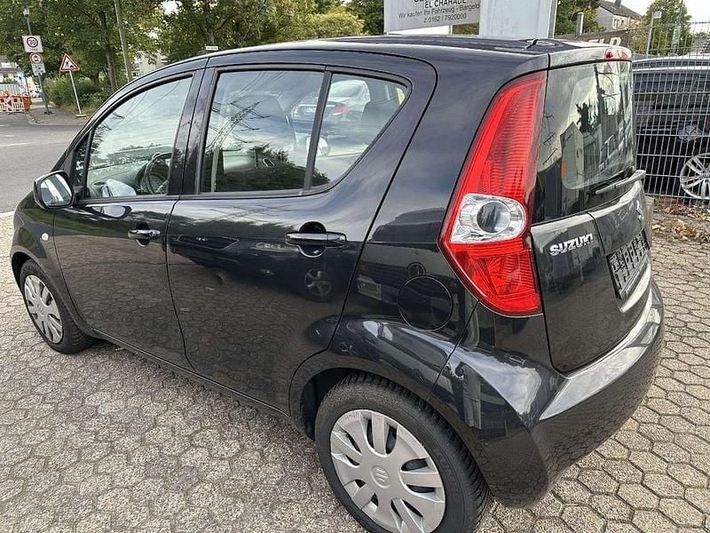 Gebraucht Suzuki Splash Basic 65 PS (47 kW) 2012 Schwarz Kleinwagen