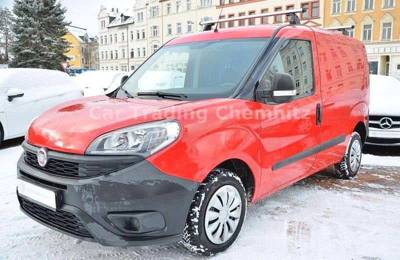 Rot Gebraucht 2016 Fiat Doblò Van / Kleinbus | 6.999 € (Fairer Preis) - Bild 1/4