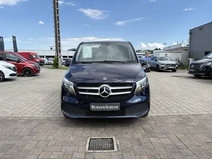 Gebraucht Mercedes V220 163 PS (119 kW) 2022 Cavansitblau metallic Van / Kleinbus