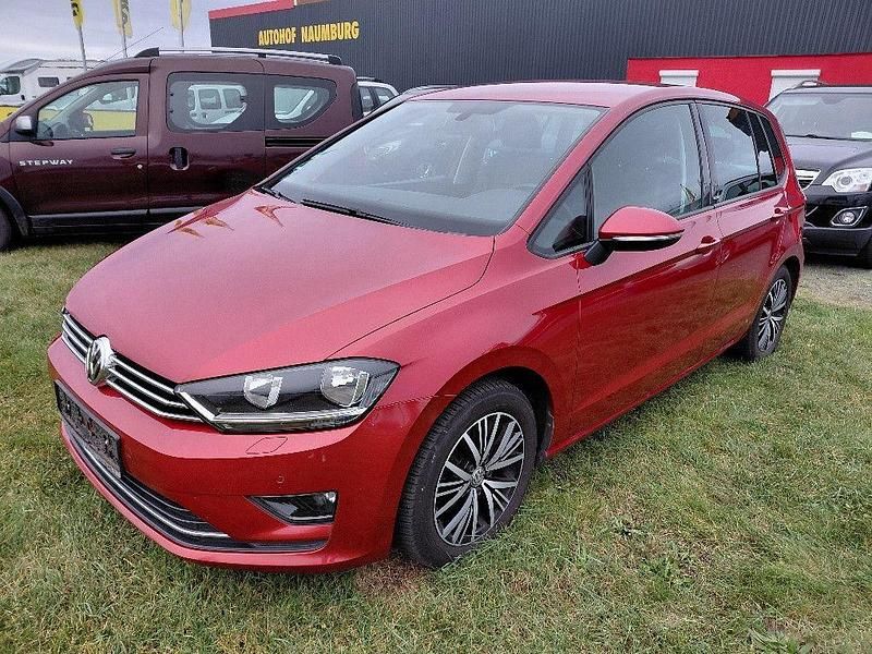 Rot Gebraucht 2016 VW Golf Sportsvan Allstar Van / Kleinbus | 11.090 € (Guter Preis) - Bild 1/4