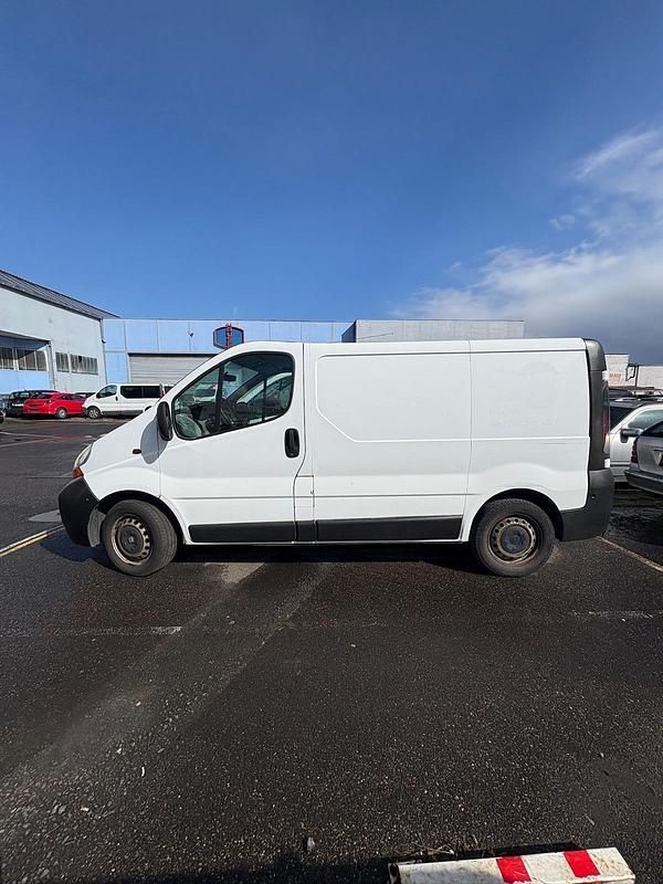Gebraucht Renault Trafic 81 PS (59 kW) 2006 Weiß Van / Kleinbus