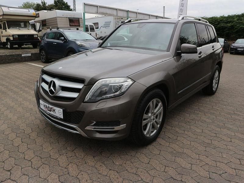 Luzonitgrau metallic paint Gebraucht 2013 Mercedes GLK220 SUV | 16.990 € (Fairer Preis) - Bild 1/4