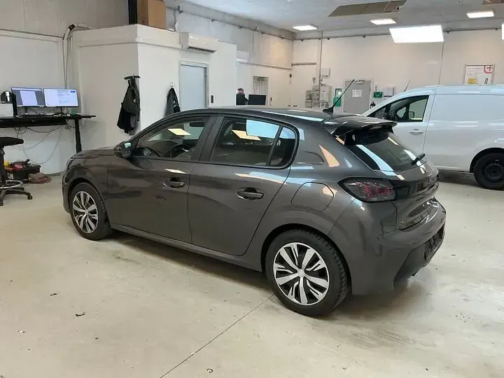 Gebraucht Peugeot 208 Active 75 PS (55 kW) 2021 Lackierung platiniumgrau/typ Kleinwagen