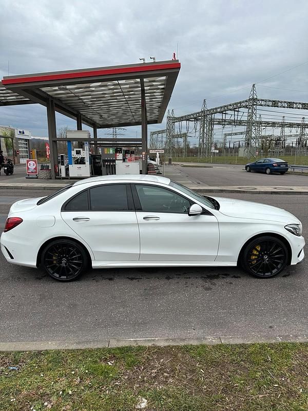 Weiß Gebraucht 2014 Mercedes C250 Limousine | 16.499 € - Bild 1/4