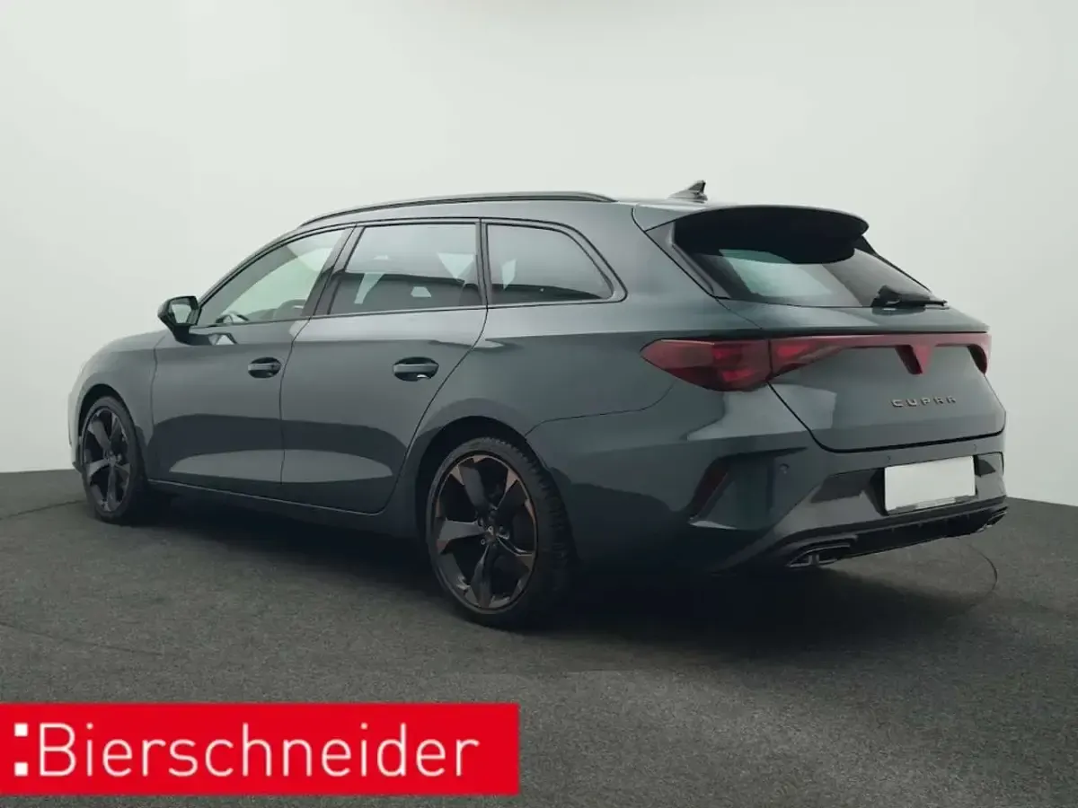 Używany Seat Leon 150 KM (110 kW) 2024 Niebieski Kombi