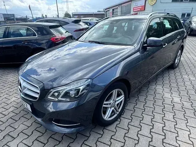 Używany Mercedes E220 170 KM (125 kW) 2015 Szary Sedan/Limuzyna