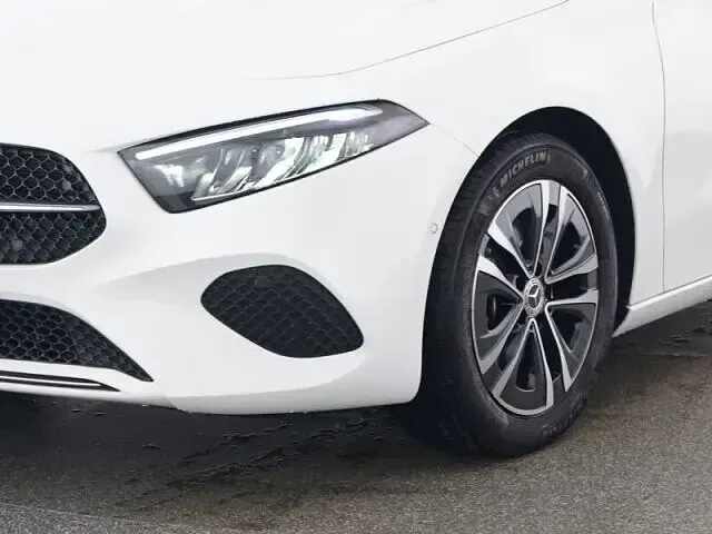 Gebraucht Mercedes A180 Advanced 136 PS (100 kW) 2025 Unilack polarweiß Limousine