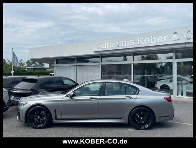 Gebraucht BMW 750 Shadowline 400 PS (294 kW) 2019 Silber/grau (metallic) Limousine