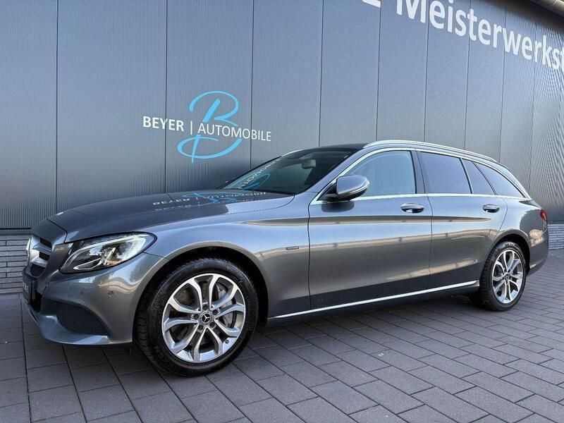 Grau Gebraucht 2018 Mercedes C300e Avantgarde Kombi | 24.490 € (Fairer Preis) - Bild 1/4
