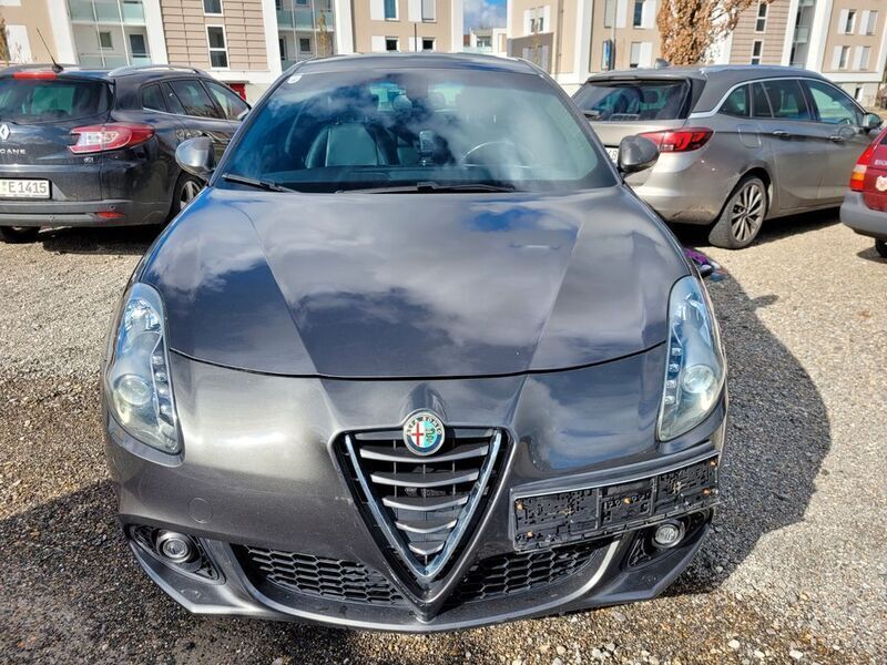 Braun Gebraucht 2016 Alfa Romeo Giulietta Turismo Kleinwagen | 7.950 € (Fairer Preis) - Bild 1/4