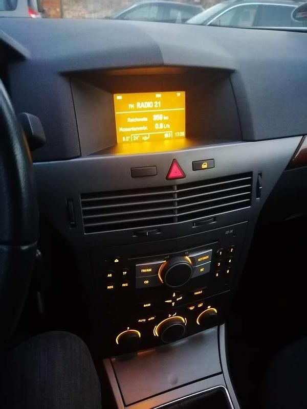 Gebraucht Opel Astra Edition 105 PS (77 kW) 2005 Kombi