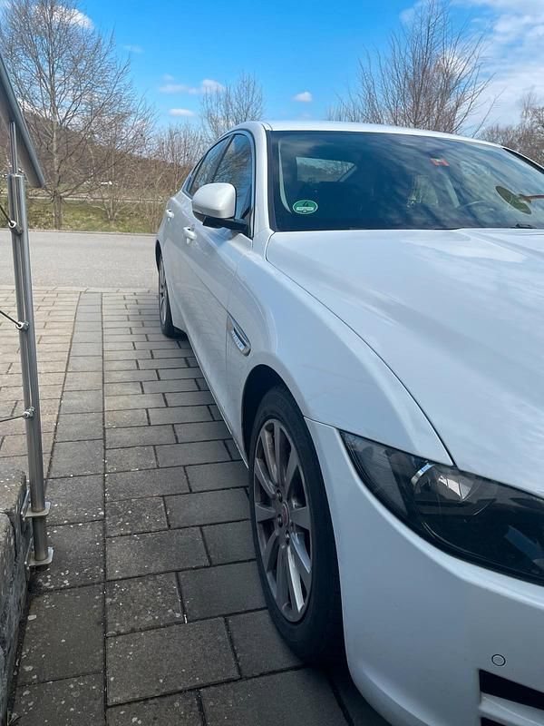 Gebraucht Jaguar XE 163 PS (119 kW) 2017 Weiß Limousine