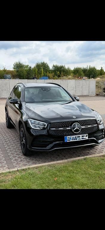 Schwarz Gebraucht 2021 Mercedes GLC220 AMG line SUV | 38.400 € (Fairer Preis) - Bild 1/4