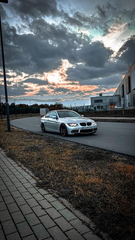 Silber Gebraucht 2007 BMW 320 Coupé | 5.400 € (Fairer Preis) - Bild 1/4