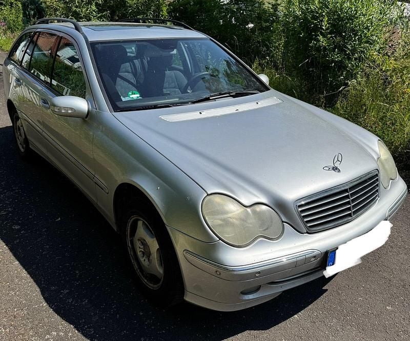 Silber Gebraucht 2002 Mercedes C200 Kombi | 1.950 € - Bild 1/4