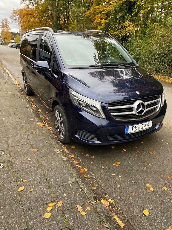 Blau Gebraucht 2017 Mercedes V250 Edition Van / Kleinbus | 26.250 € (Superpreis) - Bild 1/4