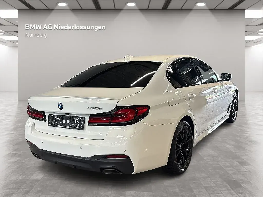 Gebraucht BMW 530e M Sport 292 PS (214 kW) 2022 Weiß Limousine