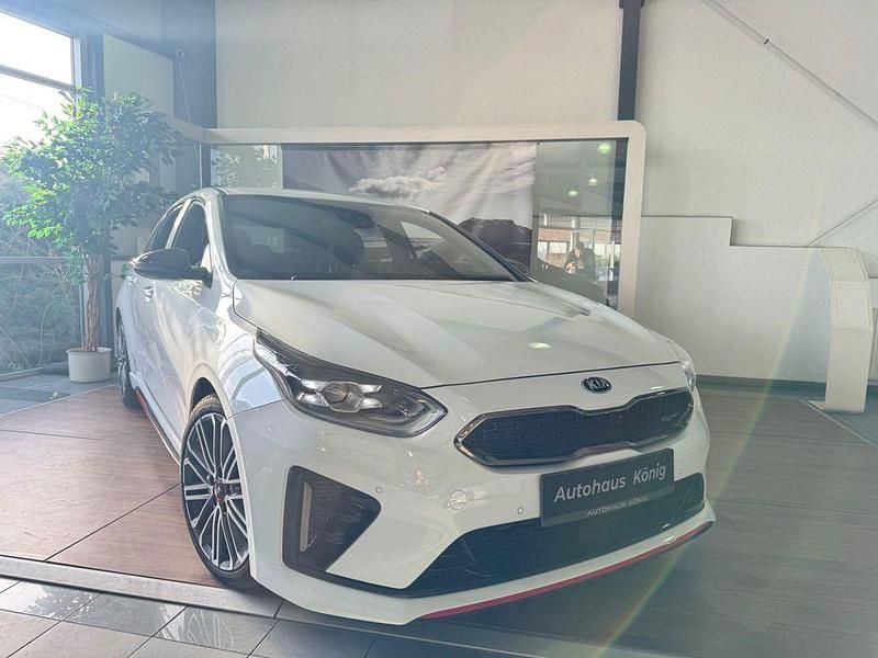 Weiß Gebraucht 2020 Kia Ceed GT Limousine | 21.950 € (Fairer Preis) - Bild 1/4