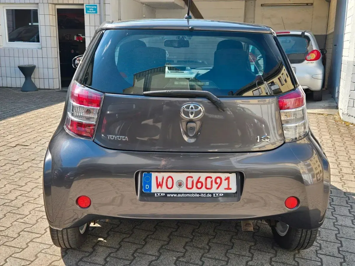 Gebraucht Toyota iQ 98 PS (72 kW) 2009 Grau Kleinwagen